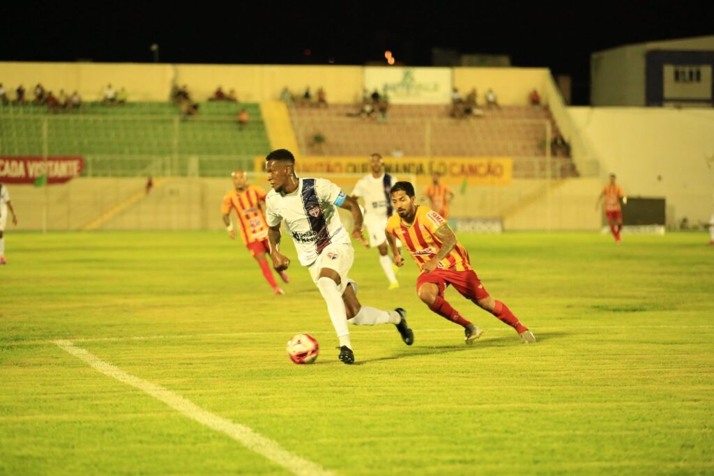 Bahia de Feira arranca empate fora de casa na estreia do Baianão